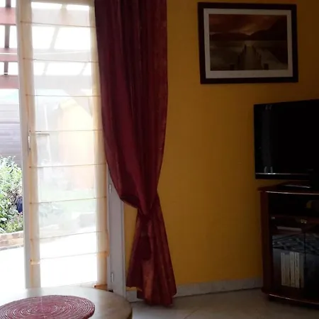 Agreable Dans Petit Village Sud-essonne Apartment Champcueil